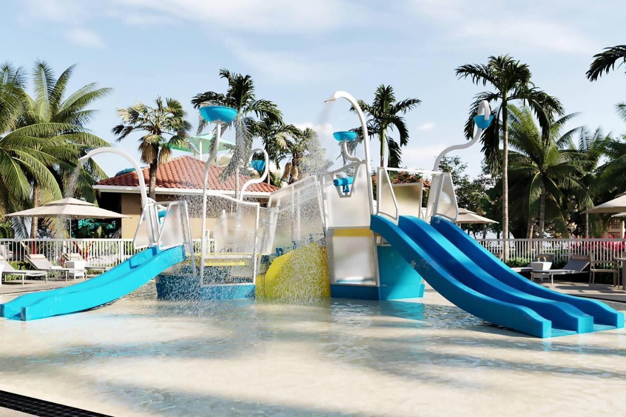 منتجع ريتز كارلتون للجولف، نابلز Naples Park المظهر الخارجي الصورة